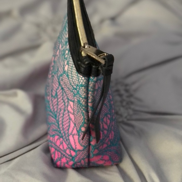 Cosmetic bag - Picture 3 of 6